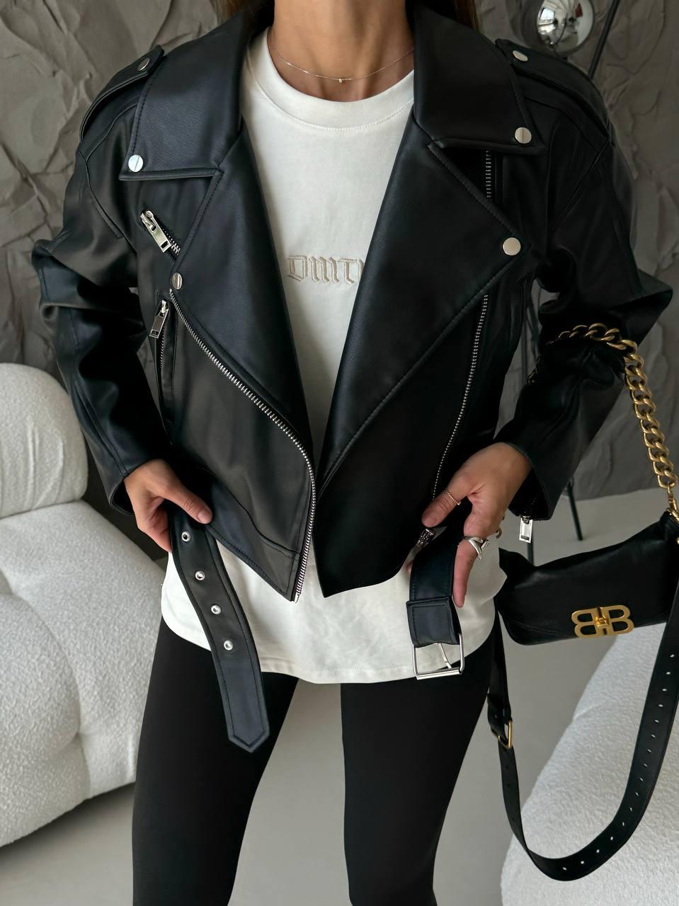 Жіноча укорочена шкіряна чорна куртка косуха, фото 1