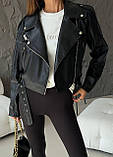 Жіноча укорочена шкіряна чорна куртка косуха, фото 7