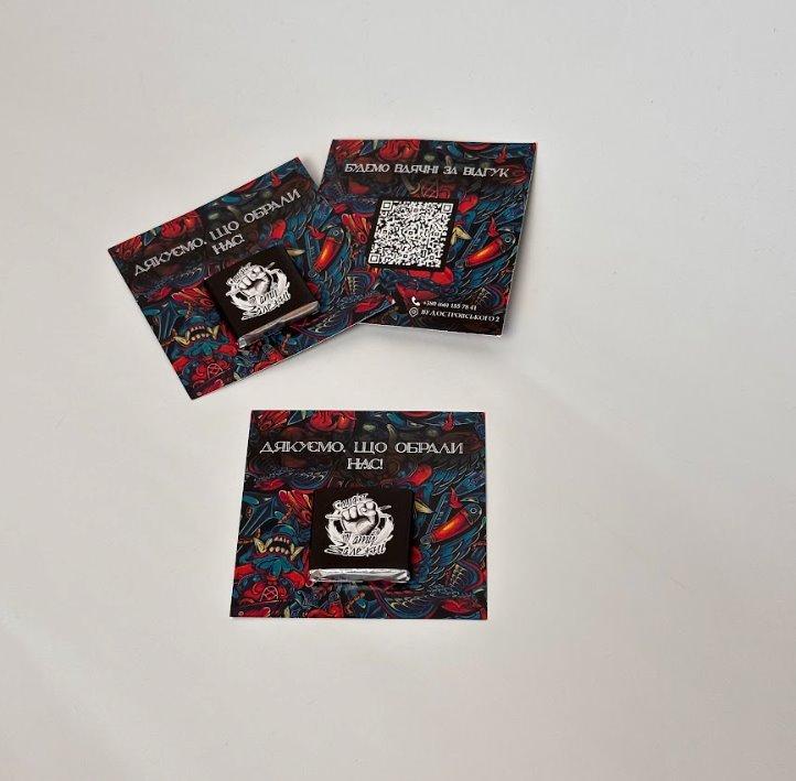 2000 шт. Листівка квадрат (80х80 мм) + шоколад із логотипом, фото 1