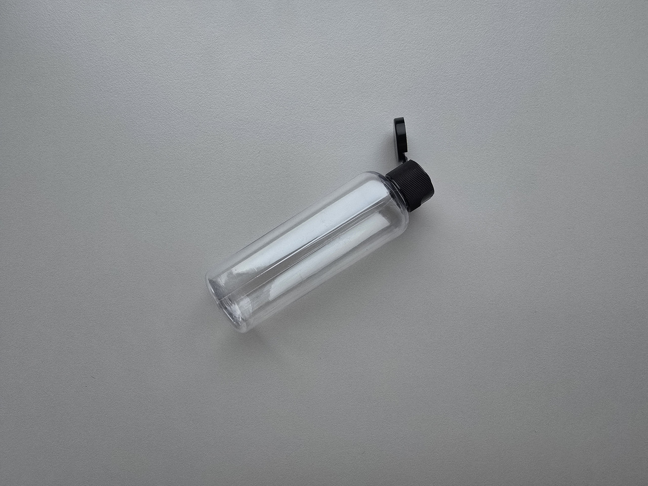 100 - 107 мл Круглий ПЕТ прозорий флакон з кришкою чорний фліп-топ 20 мм, пляшка