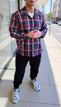 Чоловіча сорочка у клітинку