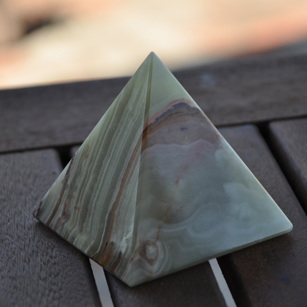 Статуетка піраміда з натурального каменю онікс, 8 х 7.5 см, фото 1