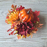 Осіння композиція з жовтогарячого гарбуза, гергінами та ягодами., фото 3