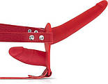 Подвійний страпон Fetish Tentation Strap-On with Double Dildo Red, пружний і приємний на дотик силікон, фото 4