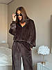 Коричневий жіночий повсякденний велюровий костюм-трійка: вільні Штани та Кофта на блискавці з капюшоном + Топ, фото 5