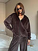 Коричневий жіночий повсякденний велюровий костюм-трійка: вільні Штани та Кофта на блискавці з капюшоном + Топ, фото 6