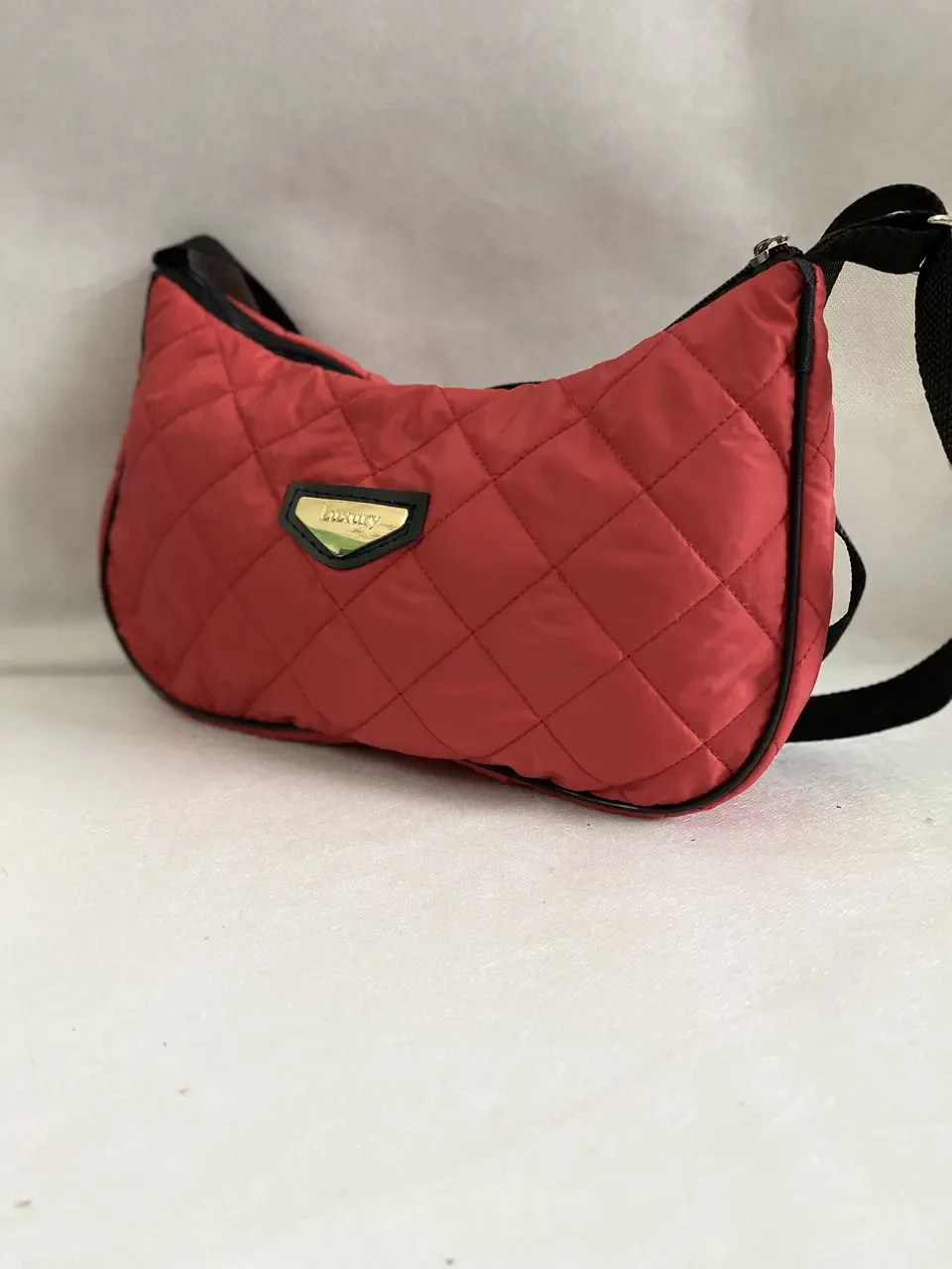 Маленька жіноча сумка стьобана через плече, фото 1