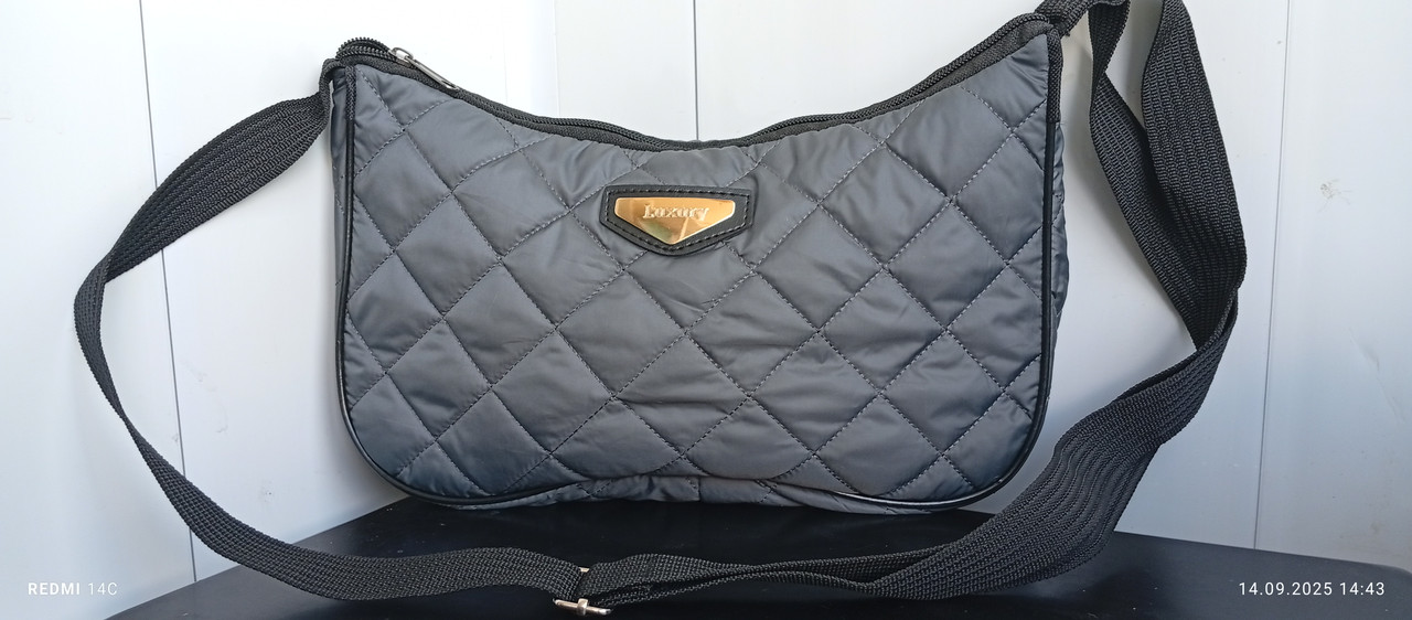 Маленька жіноча сумка стьобана через плече, фото 1