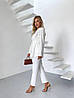 Молочний жіночий стильний класичний костюм брюки: звужені Штани і приталений Піджак з підплічниками, фото 4