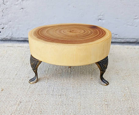 Підставка під гаряче з натурального дерева з декоративними ніжками, фото 1