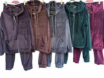 Жіночий спортивний костюм теплий на змійці батал велюр