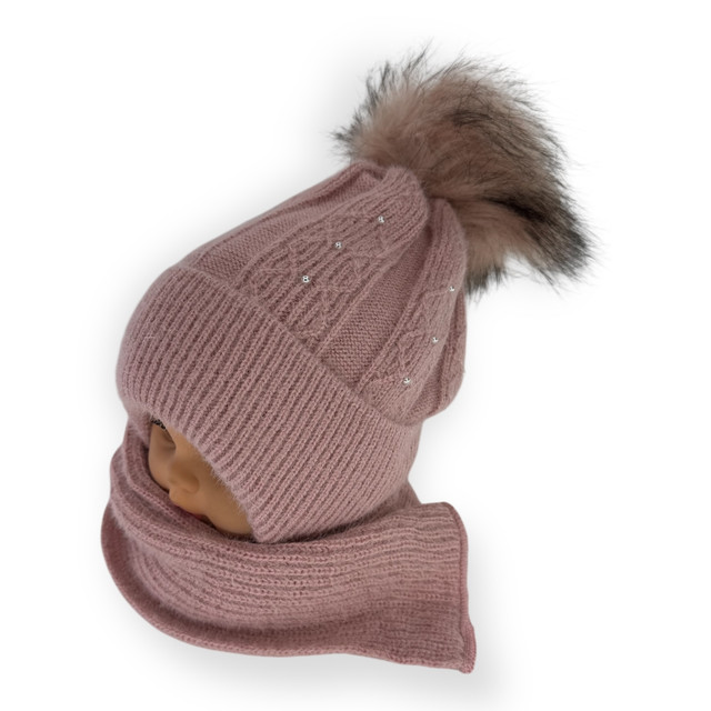 Стильная зимняя шапка для девочки