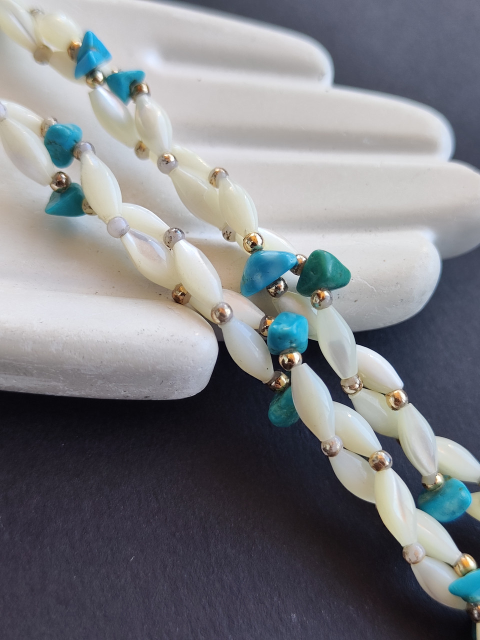 Перламутр баламут та бірюза коротке намисто. Кольє з старовинного баламуту та бірюзи. Німеччина., фото 1