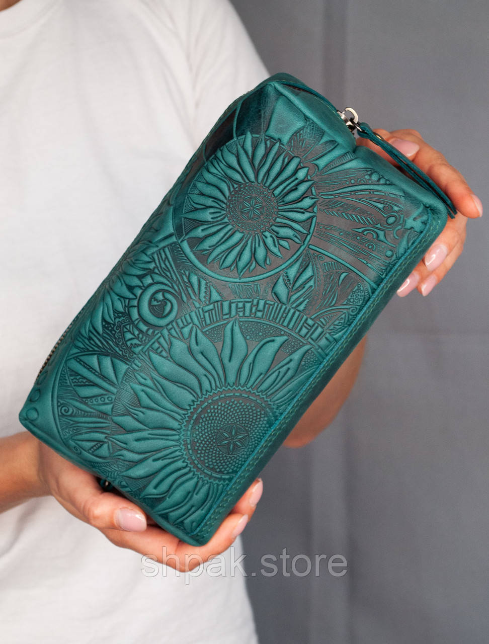 Велика шкіряна косметичка з тисненням Соняхи кольору Морської хвилі, фото 1
