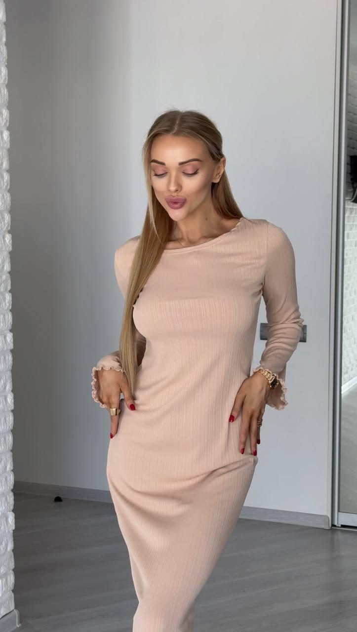 Жіноче базове плаття по фігурі завдовжки міді зі структурного трикотажу (р. 42-48) 16py6133, фото 1