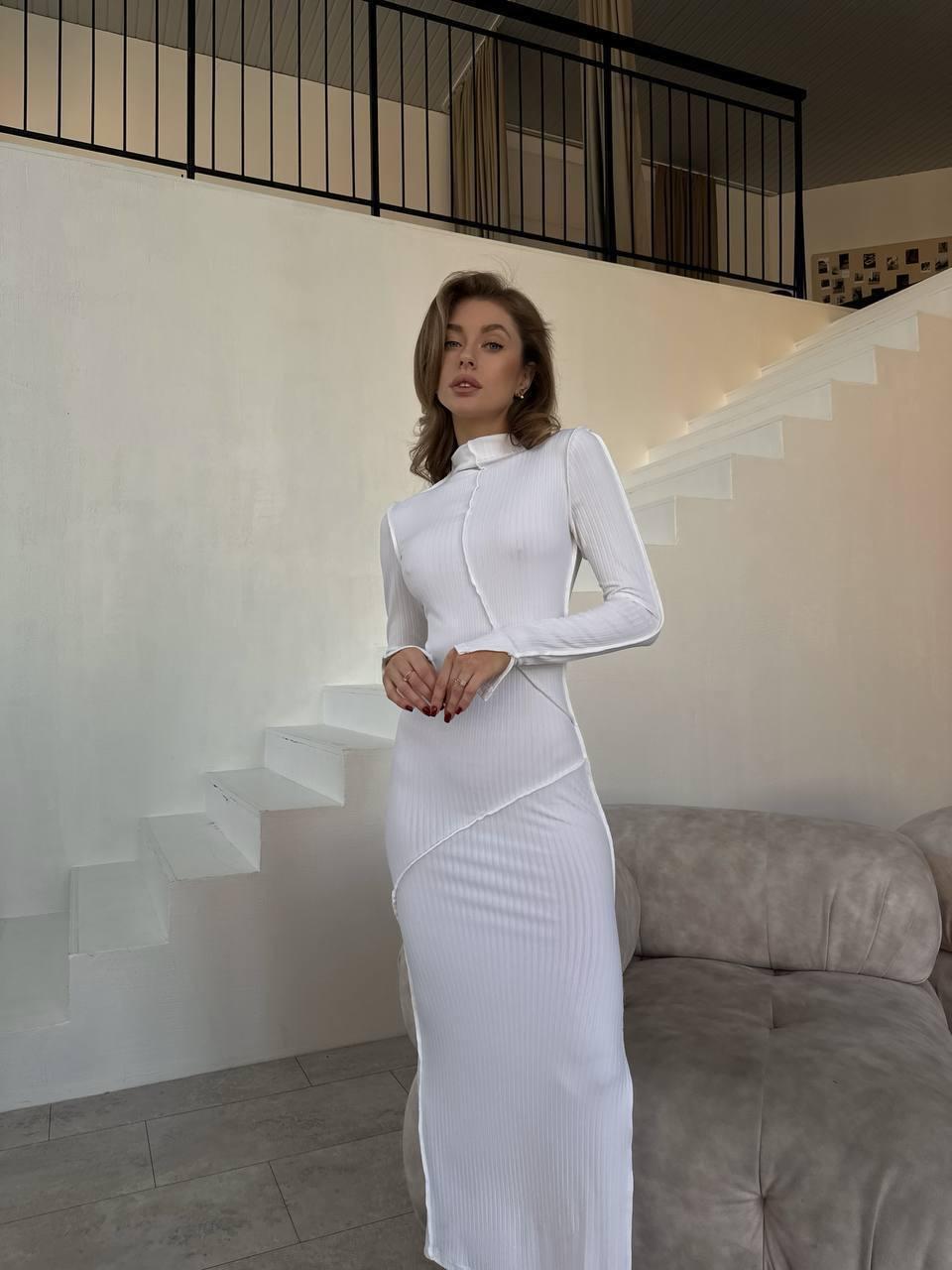 Жіноче обтисле плаття максі з розрізом на нозі та фігурними швами (р. 42-48) 33py6135, фото 1