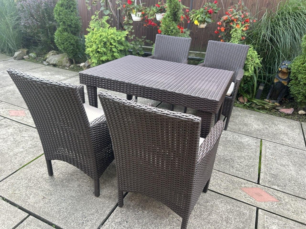 Меблі плетені з ротанга коричневі