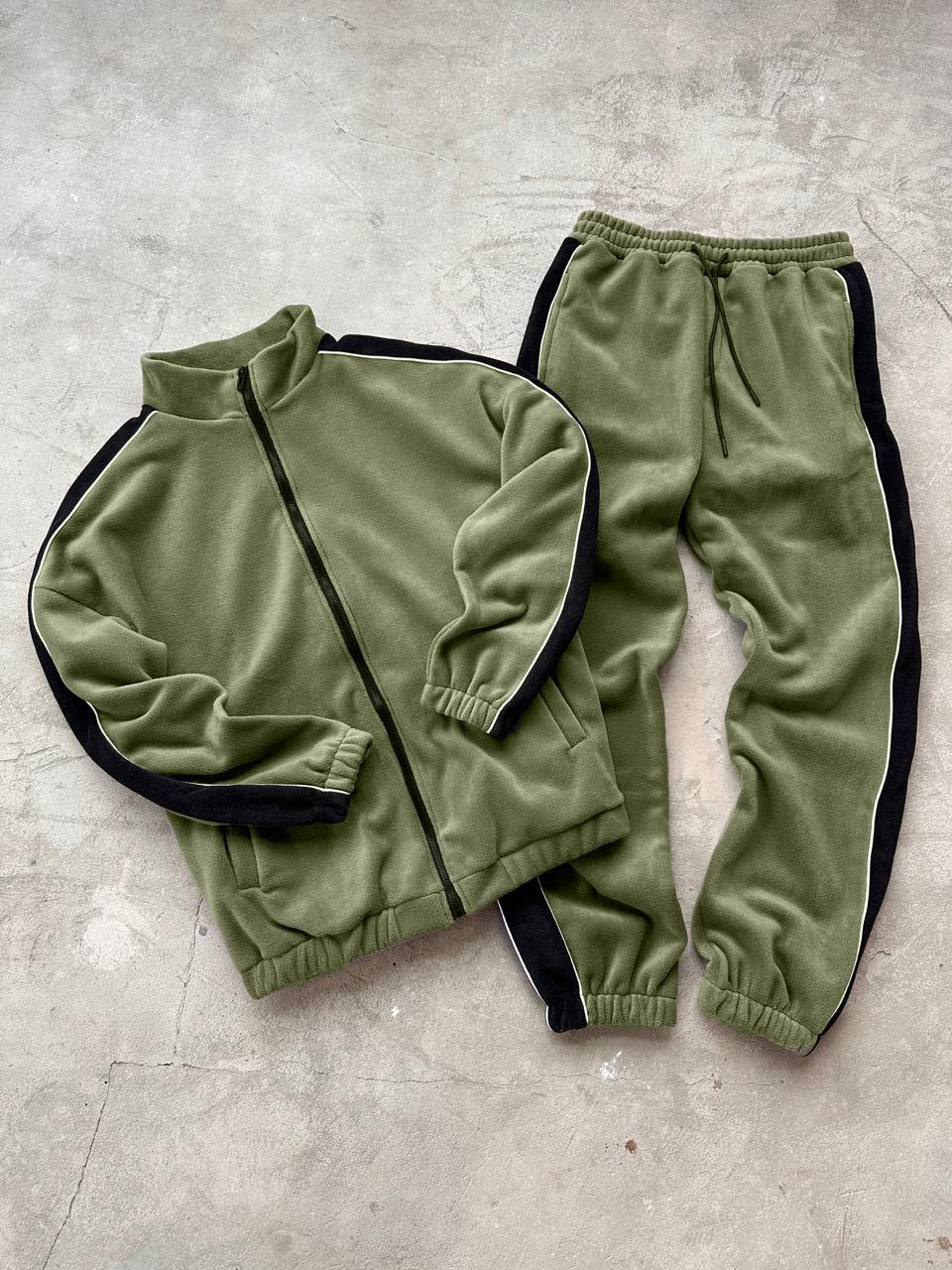 Чоловічий спортивний костюм флісовий без капюшону з лампасами, фото 1