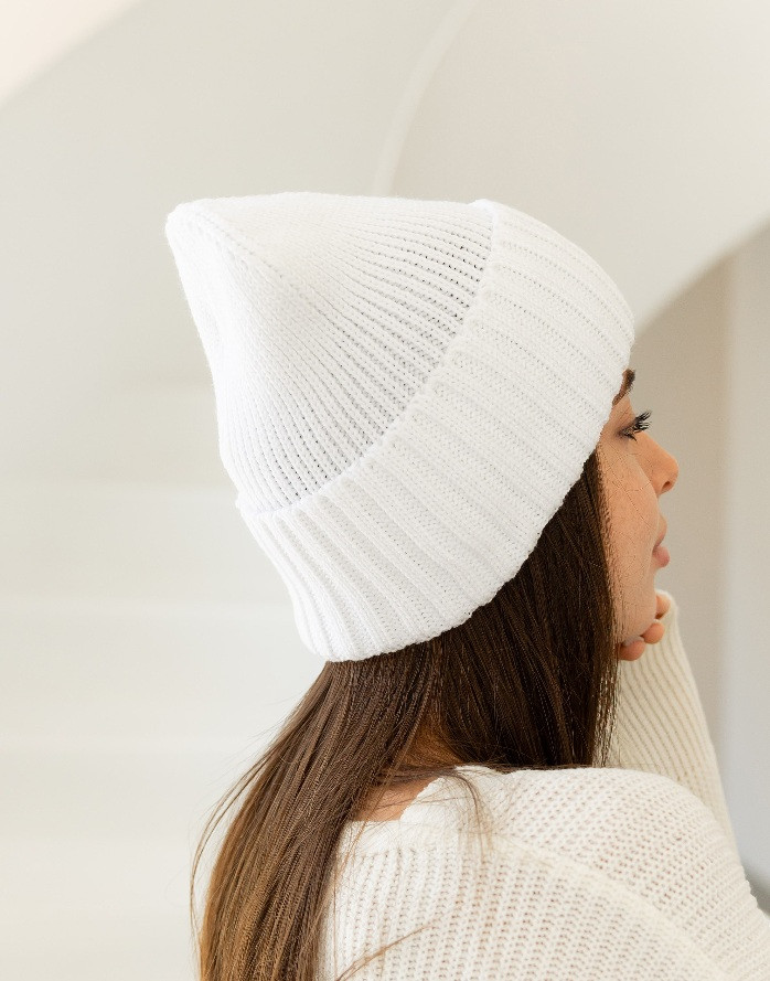 Жіноча в’язана шапка біні класік 20% вовна з відворотом Білий