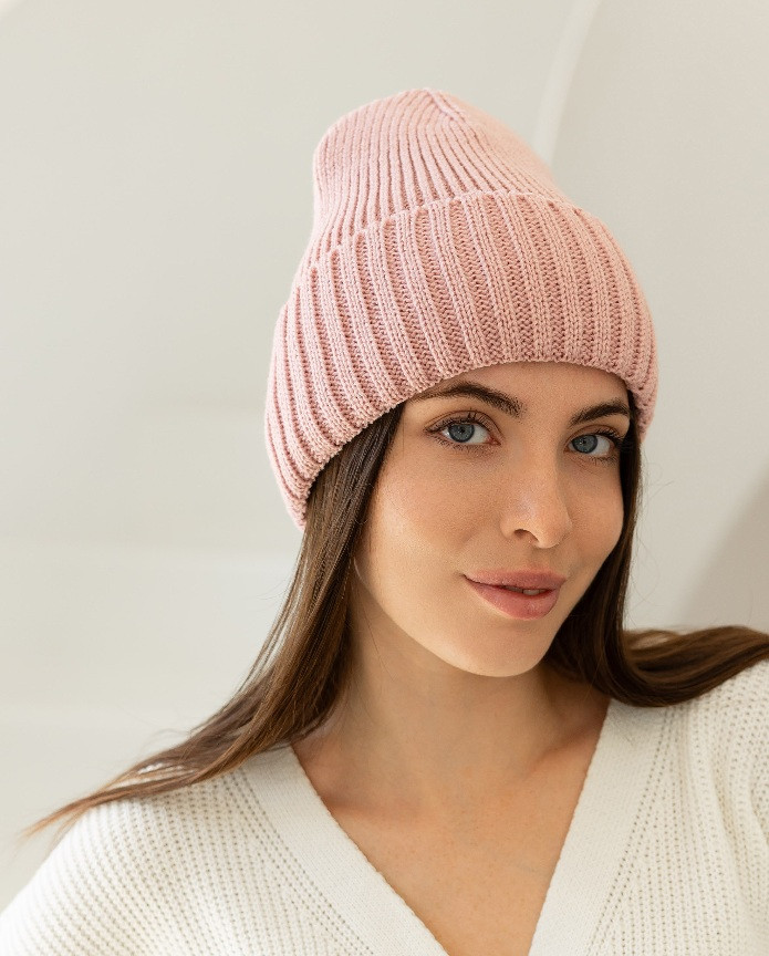 Жіноча в’язана шапка біні класік 20% вовна з відворотом ніжно Світло Рожевий