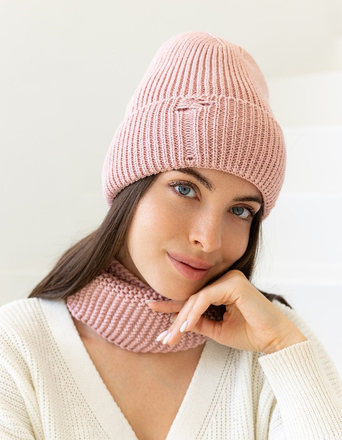 Жіноча в’язана шапка і хомут набор1 вовна 20% з відворотом Рожевий