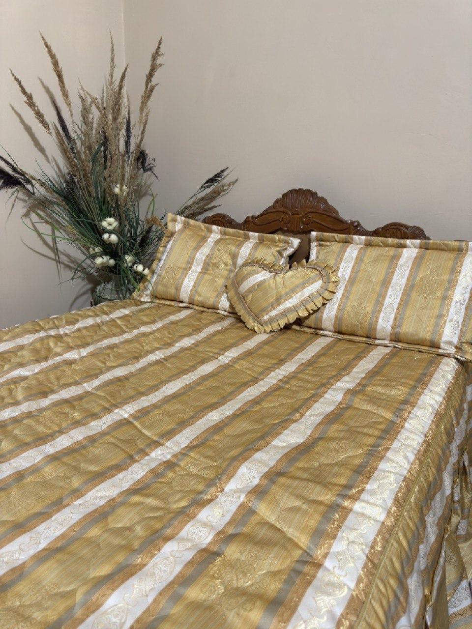 Атласне покривало з рюшами та подушкою сердечко, фото 1