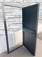 Вхідні двері технічні з металу чорні з ручкою та замком