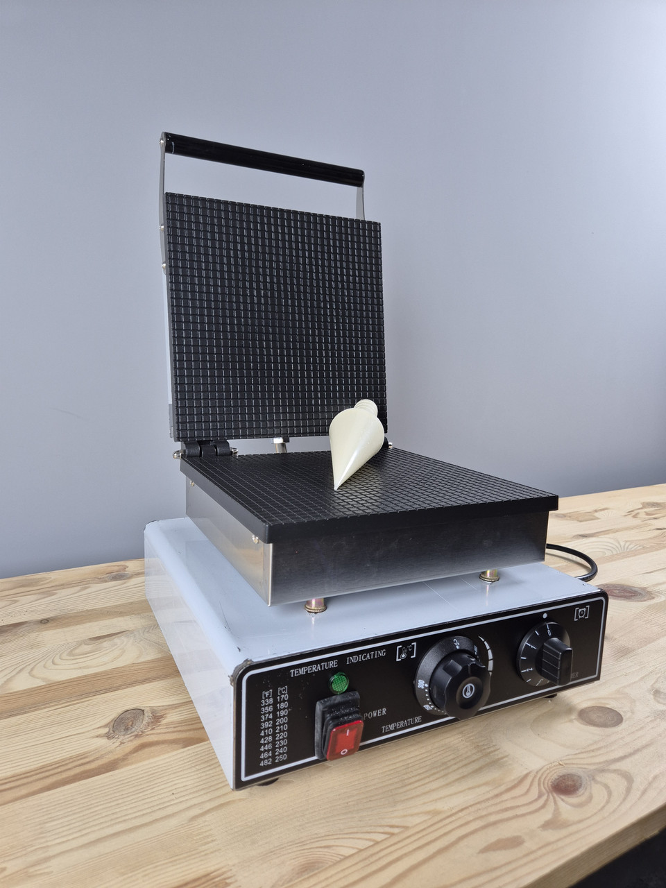 Вафельниця Vektor-209C професійна квадратна (дрібна сітка), фото 1