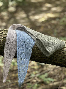 Шарф ручної роботи з мериносової вовни.