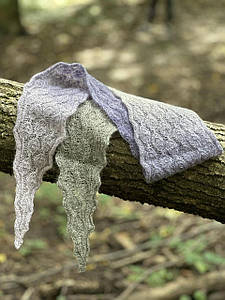 Шарф ручної роботи з мериносової вовни.