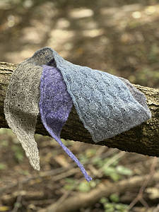 Шарф ручної роботи з мериносової вовни.