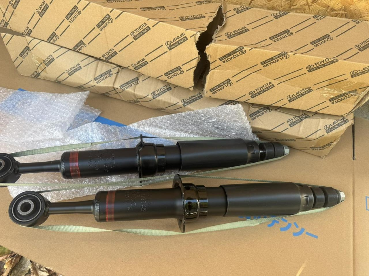 Амортизатор передній Toyota Prado 150 / Lexus GX 460 48510-69485, фото 1