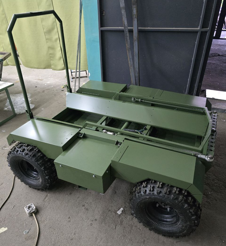 Наземний дрон-логіст RoboTrack - з підвіскою