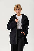 Чорна жіноча куртка з капюшоном