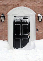 Чому важливо обирати вхідні вуличні двері з надійним зовнішнім покриттям?