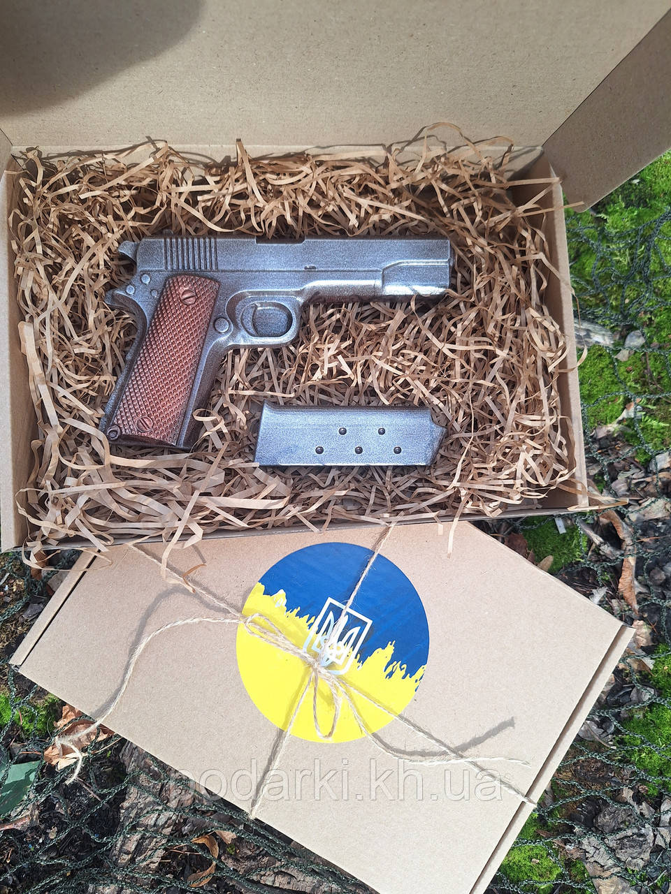 Шоколадний кольт подарунок на 1 жовтня чоловікові