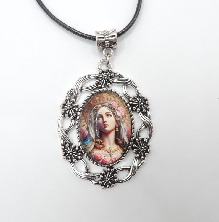 Сріблястий релігійний кулон з образом Діви Марії з трояндами у ретро стилі, шнурок чорний 45+5 см Liresmina Jewelry AurumLux023, фото 1