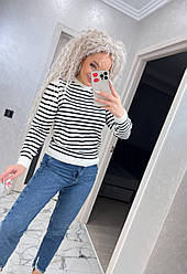 Жіночий светр в смужку