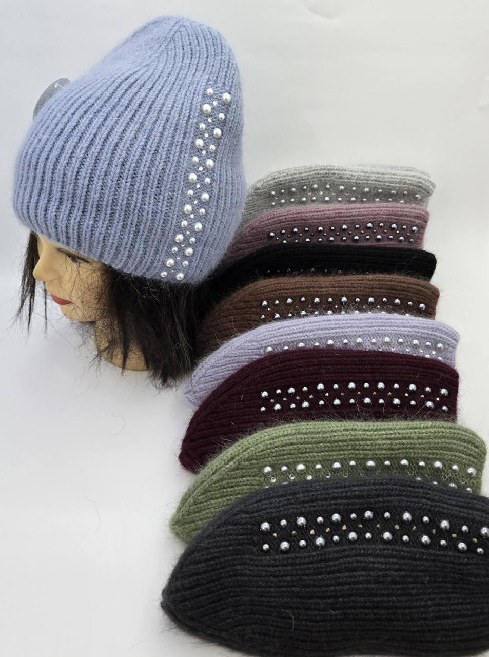 Жіноча шапка ангора на флісі з прикрасою