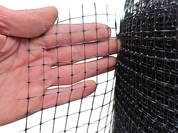 Садова сітка пташника чорна, вічко 12×14 мм, 0,5×100 м