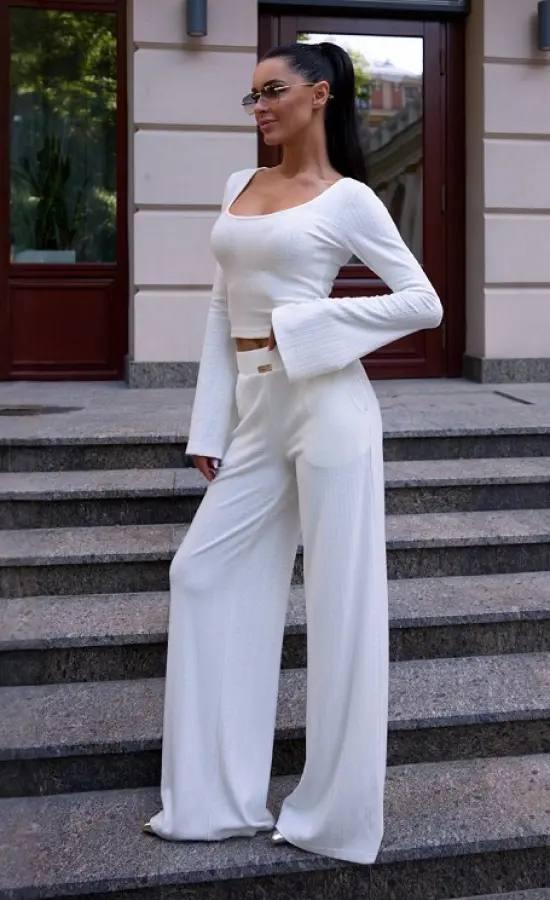 Костюм Poliit білий 36, 38 розміри з трикотажу — топ з розкльошеними рукавами та штани палаццо, фото 1