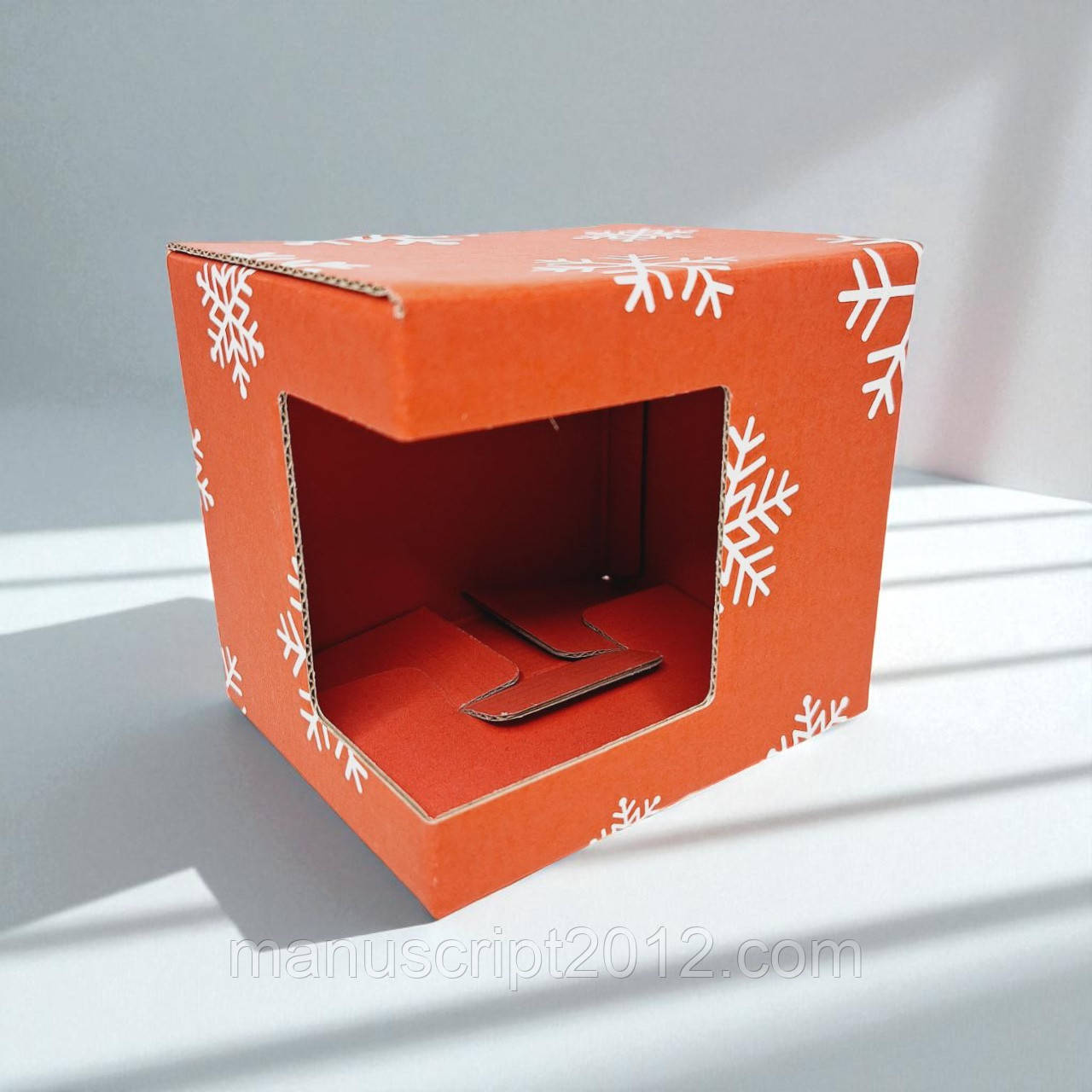 Коробка для чашки (120х95х100мм.) червона з білими сніжинками