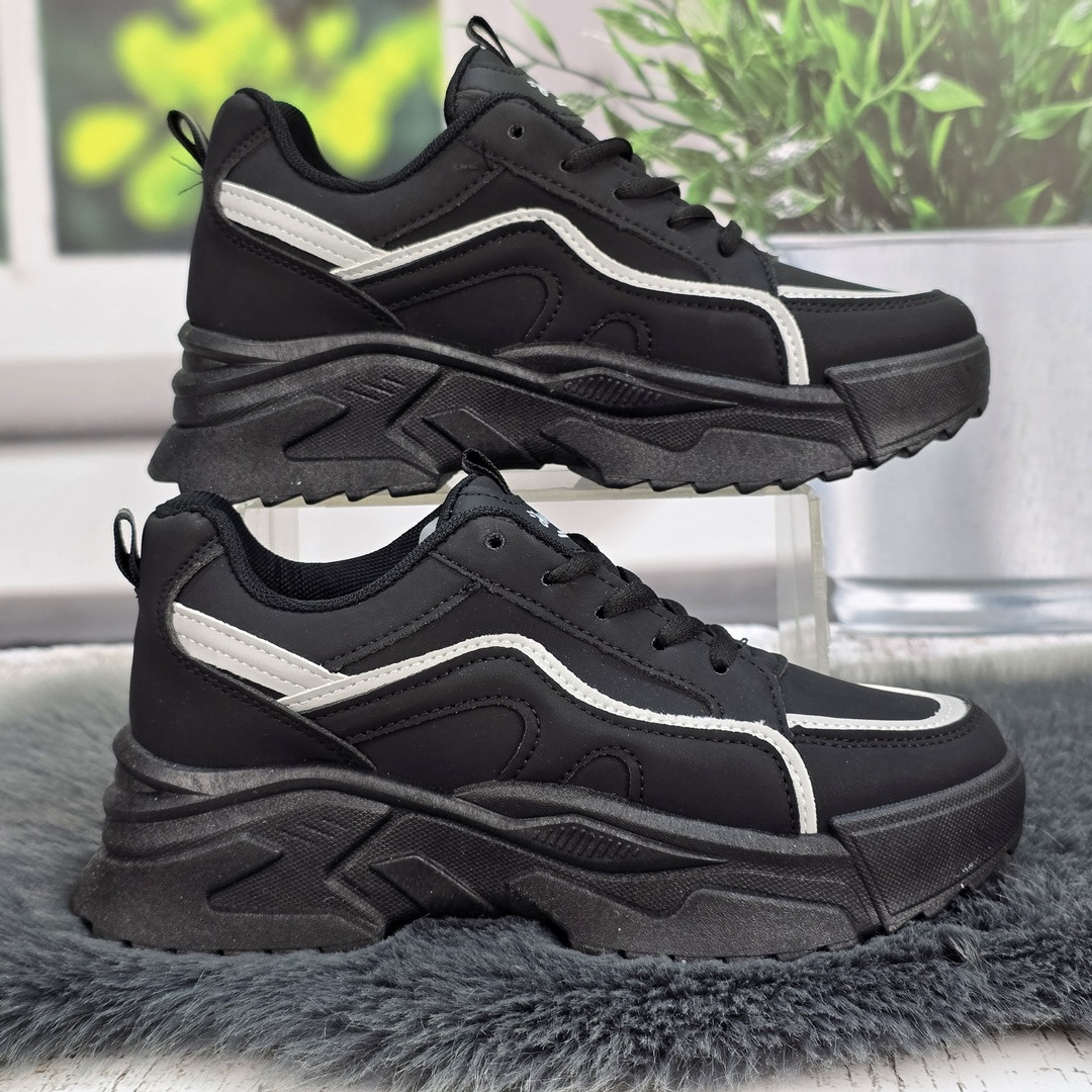 Кросівки жіночі Lilin чорні еко-шкіра на об'ємній підошві демісезонні 8141