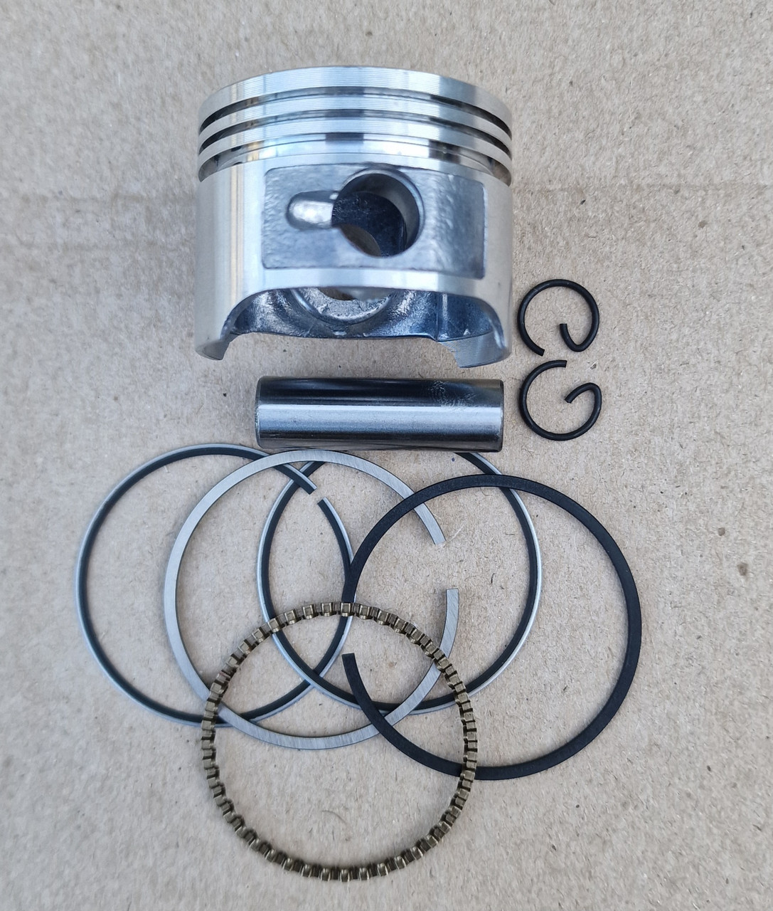 Поршень 39 мм із кільцями, палець 10 мм висота 28 мм мотокоса чотиритактна 139F/Sadko GTR 358, фото 1