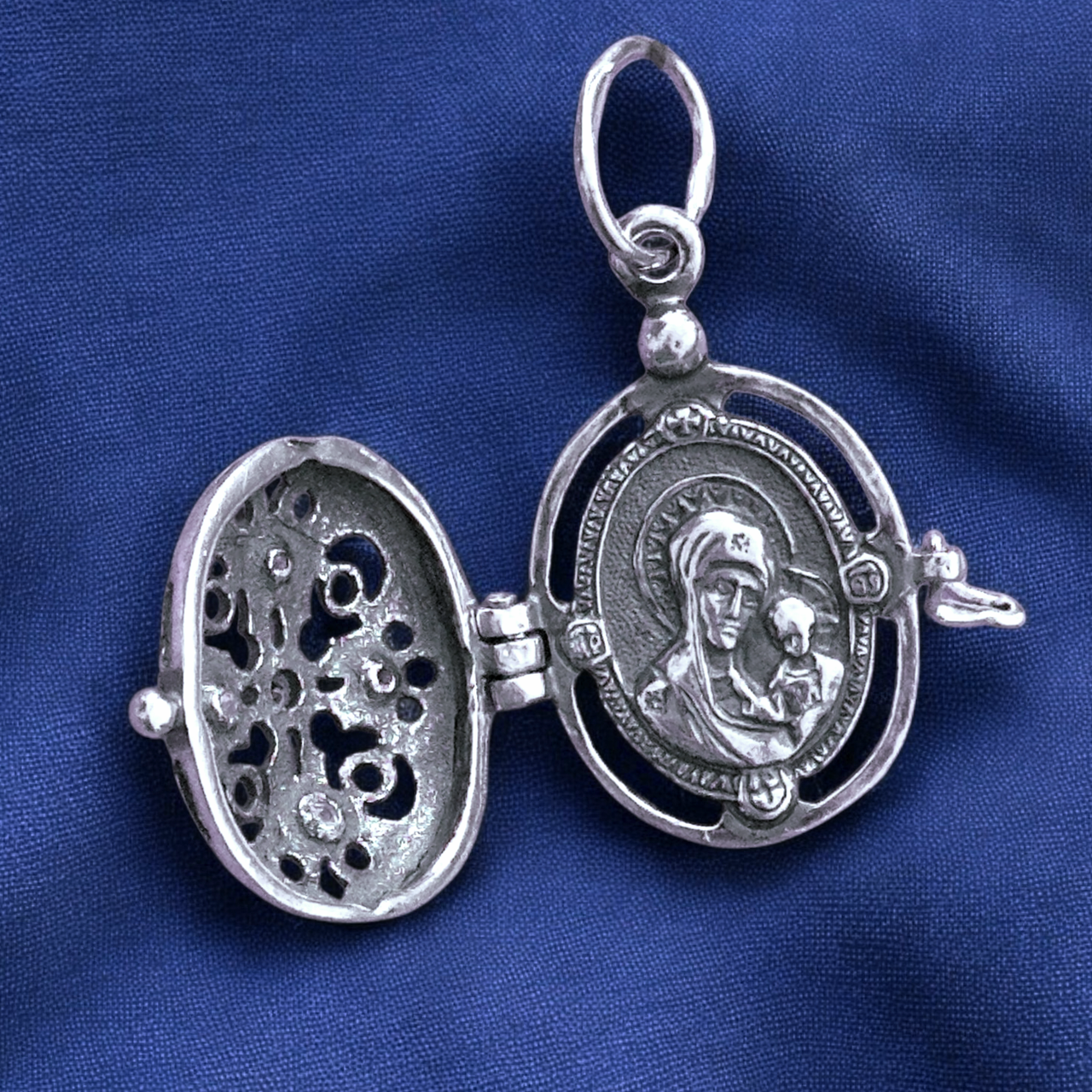 Срібна ладанка з образом Казанської Пресвятої Богородиці, чорнена з камінням, фото 1