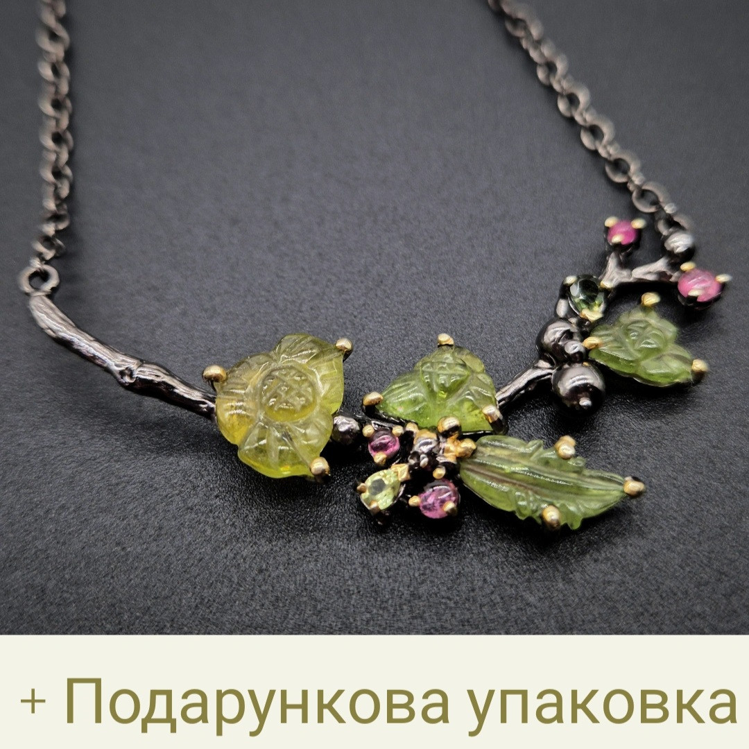Срібне кольє з натуральними різальними турмалінами верделітами зеленими та гранатами родолітами гілочка листочок, фото 1