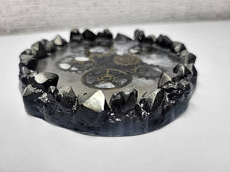 Підставка для прикрас з епоксидної смоли «Кристальний механізм» — ручна робота