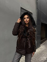 Зимова куртка коротка стьобана з капюшоном зі штучним хутром норки з поясом, розміри S, M, L