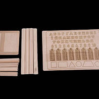 Дерев'яні набори стіл та стілець.