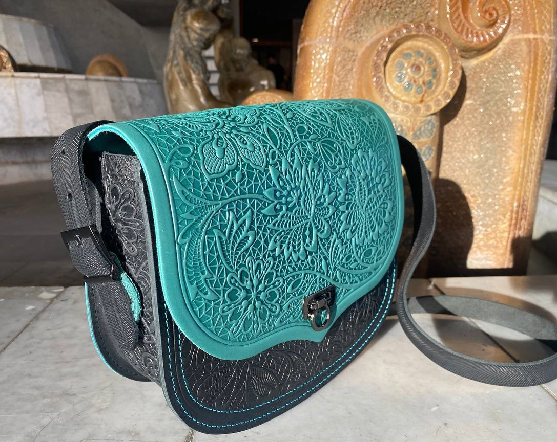 Унікальна шкіряна сумка через плече, модель "Квітка", фото 1